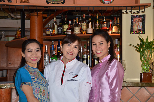 Simply Thai staff